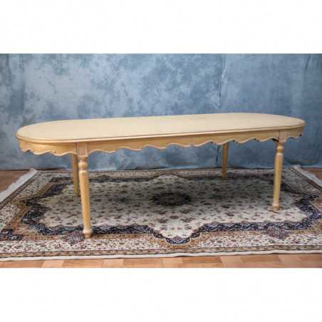 TABLE REPAS DE STYLE LOUIS XVI - PATINE FEUILLE OR VIEILLI ET BLANCHIE - 270x110 - PROMO !Les MEUBLES DOBOIS vous propose cette magnifique TABLE DE SALLE À MANGER DE STYLE LOUIS XVI au prix promotionnel de 999€ TTC au lieu de 1 620€ TTC, sous condition de l’achat simultané d’un minimum de 8 chaises sur une même commande.La structure, comprenant les pieds et la ceinture, est entièrement réalisée en bois de hêtre massif.La finition est composée d’une patine traditionnelle à base de feuille d’or, appliquée sur une assiette rougeâtre, puis légèrement patinée et blanchie afin de lui donner un aspect ancien et authentique.Le plateau est fabriqué en bois semi massif.Dimensions : 270 × 110 cmCapacité : 10 convives