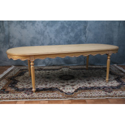 TABLE REPAS DE STYLE LOUIS XVI - PATINE FEUILLE OR VIEILLI ET BLANCHIE - 270x110 - PROMO !Les MEUBLES DOBOIS vous propose cette magnifique TABLE DE SALLE À MANGER DE STYLE LOUIS XVI au prix promotionnel de 999€ TTC au lieu de 1 620€ TTC, sous condition de l’achat simultané d’un minimum de 8 chaises sur une même commande.La structure, comprenant les pieds et la ceinture, est entièrement réalisée en bois de hêtre massif.La finition est composée d’une patine traditionnelle à base de feuille d’or, appliquée sur une assiette rougeâtre, puis légèrement patinée et blanchie afin de lui donner un aspect ancien et authentique.Le plateau est fabriqué en bois semi massif.Dimensions : 270 × 110 cmCapacité : 10 convives