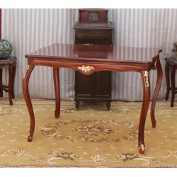 TABLE REPAS DE STYLE LOUIS XV 110x80 - PROMO STOCK !Les MEUBLES DOBOIS vous propose cette élégante TABLE DE SALLE À MANGER DE STYLE LOUIS XVI au prix promotionnel de 299€ TTC au lieu de 600€ TTC.La structure, comprenant les pieds et la ceinture, est entièrement réalisée en bois de hêtre massif.Le plateau est fabriqué en bois lamellé et agrémenté d’une marqueterie raffinée.La finition est réalisée selon la méthode traditionnelle du vernis à l’éponge, puis subtilement patinée afin de mettre en valeur les reliefs et le caractère du bois.Dimensions : 110 × 80 cmCapacité : 6 convivesLivraison possible sous condition de l’achat simultané d’un minimum de 6 chaises sur une même commande.Sans achat d’un minimum de 6 chaises, cette TABLE DE SALLE À MANGER DE STYLE LOUIS XVI devra être retirée directement dans nos locaux et ne pourra pas être livrée. 