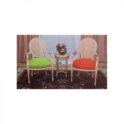 LOT 8 CHAISES MEDAILLON MULTICOULEUR DONT 2 AVEC ACCOUDOIRS - Cannage - Or blanchie