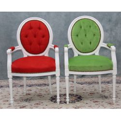 LOT 6 CHAISES MEDAILLON DE STYLE INDUS