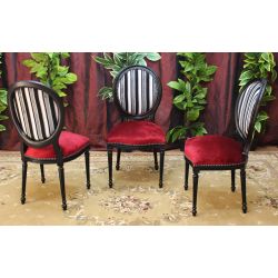LOT 6 CHAISES MEDAILLON - "PROMO -20%"Lot 6 chaises Médaillon en stock au prix de 199€ TTC unitaire au lieu de 249€ TTC. Fabrication en bois de hêtre 100 % massif. Garniture de tapissier avec sangles, crin et ressorts. Chaises très confortables, adaptées aux gabarits grands et/ou forts, avec une hauteur d’assise de 50 cm et une hauteur totale de 101 cm.