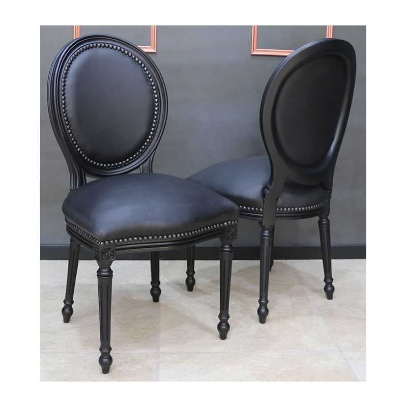 LOT DE 6 CHAISES MEDAILLON - Laque noir - Simili cuir noir - "PROMO -20%"Lot 6 chaises Médaillon en stock au prix de 199€ TTC unitaire au lieu de 249€ TTC. Fabrication en bois de hêtre 100 % massif. Garniture de tapissier avec sangles, crin et ressorts. Chaises très confortables, adaptées aux gabarits grands et/ou forts, avec une hauteur d’assise de 50 cm et une hauteur totale de 101 cm.