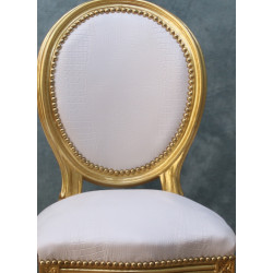 LOT 3 CHAISES MEDAILLON DE BAR - CUIR CROCO BLANCLot 3 Chaises Hautes de Bar Médaillon de Style Louis XVI - Hauteur d'assise 61cm.