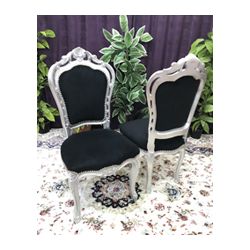 LOT 6 CHAISES DE STYLE BAROQUE - Bois feuille d'or avec un tissu rouge et or