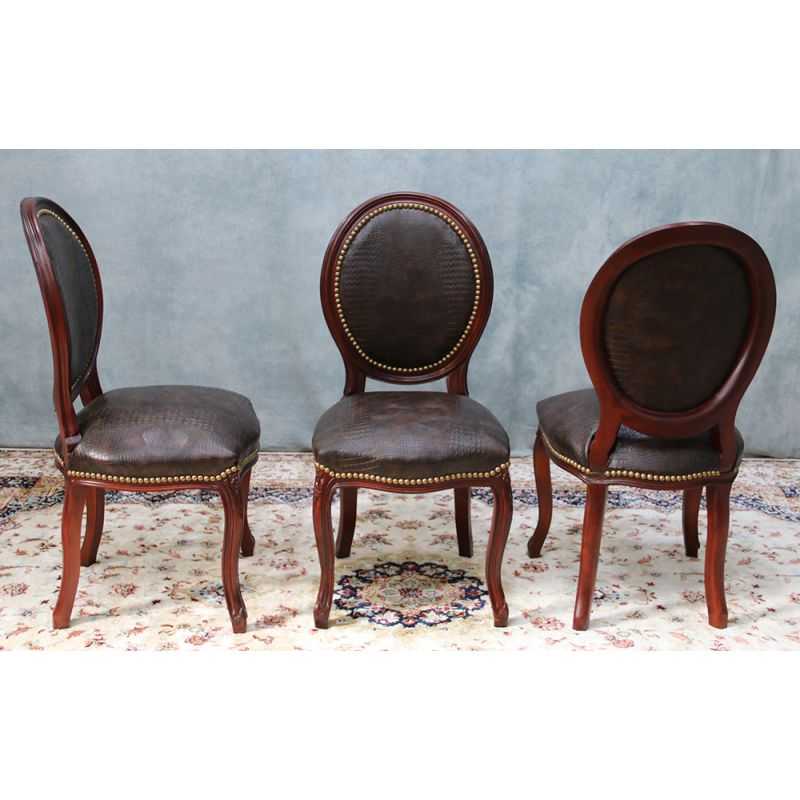LOT 6 CHAISES MEDAILLON STYLE LOUIS XV - Vernis chêne - Simili cuir Croco - "PROMO -20%"Lot 6 chaises Médaillon en stock au prix de 199€ TTC unitaire au lieu de 249€ TTC. Fabrication en bois de hêtre 100 % massif. Garniture de tapissier avec sangles, crin et ressorts. Chaises très confortables, adaptées aux gabarits grands et/ou forts, avec une hauteur d’assise de 50 cm et une hauteur totale de 101 cm.