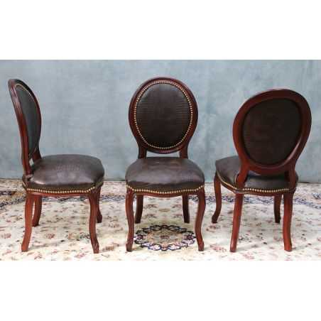 LOT 6 CHAISES MEDAILLON STYLE LOUIS XV - Vernis chêne - Simili cuir Croco - "PROMO -20%"Lot 6 chaises Médaillon en stock au prix de 199€ TTC unitaire au lieu de 249€ TTC. Fabrication en bois de hêtre 100 % massif. Garniture de tapissier avec sangles, crin et ressorts. Chaises très confortables, adaptées aux gabarits grands et/ou forts, avec une hauteur d’assise de 50 cm et une hauteur totale de 101 cm.