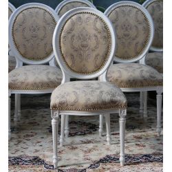 LOT 12 CHAISES MEDAILLON - Bois laque blanc