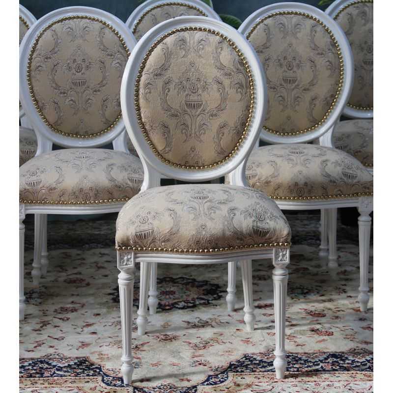 LOT 12 CHAISES MEDAILLON - Bois laque blanc