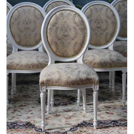 LOT 12 CHAISES MEDAILLON - Bois laque blanc LOT 12 CHAISES MEDAILLON - Bois laque blanc