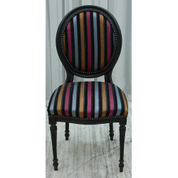LOT DE 6 CHAISES MEDAILLON "PRIX PROMO -20% !"Lot 6 chaises Médaillon en stock au prix de 199€ TTC unitaire au lieu de 249€ TTC. Fabrication en bois de hêtre 100 % massif. Garniture de tapissier avec sangles, crin et ressorts. Chaises très confortables, adaptées aux gabarits grands et/ou forts, avec une hauteur d’assise de 50 cm et une hauteur totale de 101 cm.