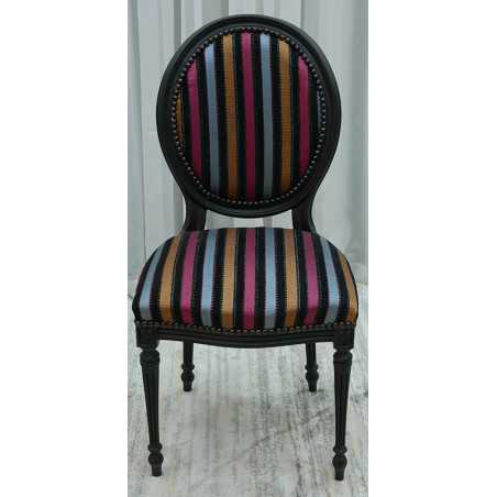 LOT DE 6 CHAISES MEDAILLON "PRIX PROMO -20% !"Lot 6 chaises Médaillon en stock au prix de 199€ TTC unitaire au lieu de 249€ TTC. Fabrication en bois de hêtre 100 % massif. Garniture de tapissier avec sangles, crin et ressorts. Chaises très confortables, adaptées aux gabarits grands et/ou forts, avec une hauteur d’assise de 50 cm et une hauteur totale de 101 cm.
