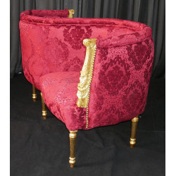 Fauteuil Confident 2 places de Style Louis XV - Bois doré et tissu bordeauxFauteuil Confident 2 places avec des pieds Louis XVI (disponible sur commande avec pieds Louis XV ou Moderne). Fabrication en bois de hêtre 100 % massif. Garniture de tapissier avec sangles, crin et ressorts. Fauteuil très confortables, adaptées aux gabarits grands et/ou forts.