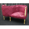 Fauteuil Confident 2 places de Style Louis XV - Bois doré et tissu bordeauxFauteuil Confident 2 places avec des pieds Louis XVI (disponible sur commande avec pieds Louis XV ou Moderne). Fabrication en bois de hêtre 100 % massif. Garniture de tapissier avec sangles, crin et ressorts. Fauteuil très confortables, adaptées aux gabarits grands et/ou forts.