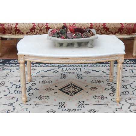 TABLE BASSE DE SALON DE STYLE LOUIS XVI - L90cm - Or Blanc - Marbre BlancLes MEUBLES DOBOIS vous propose cette TABLE BASSE DE STYLE LOUIS XVI.Elle est entièrement réalisée en bois de hêtre 100% massif. Sa finition est composée d’une patine traditionnelle à base de feuille d’or, appliquée sur une assiette rougeâtre, puis légèrement patinée et blanchie afin de lui donner un aspect ancien et authentique.Le plateau est en marbre.PRIX PROMO : 249€ TTC au lieu de 449€ TTC, sous condition de l’achat simultané d’un canapé, sur une même commande et avec une livraison unique. 