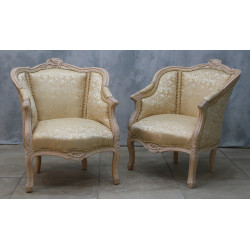 LOT 2 GRANDS FAUTEUILS CABRIOLET - Bois patine OR blanc avec un tissu creme et or