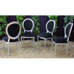 LOT 6 à 48 CHAISES MEDAILLON BAROQUE EN STOCK - Bois argent et velours noirLot de 6 à 48 chaises Médaillon Baroque disponibles en stock au prix de 199€ l’unité au lieu de 249€, dans la limite des stocks disponibles.Ces chaises Médaillon de style Baroque sont fabriquées en hêtre 100% massif avec une finition bois argent. La structure renforcée est prévue pour une utilisation quotidienne ou intensive, chez les particuliers comme dans les restaurants, hôtels, cafés, salles de réception et autres établissements professionnels.L’assise et le dossier sont garnis en velours noir. La fabrication en bois massif et la structure renforcée permettent un usage régulier, intensif et professionnel.Caractéristiques :− Style : Baroque / Chaise Médaillon− Structure : hêtre 100% massif− Fabrication : structure renforcée− Utilisation : particuliers et professionnels− Usage : quotidien ou intensif− Revêtement : velours noir− Finition du bois : argent− Hauteur d’assise : 48/50 cm− Hauteur totale : 100/101 cm− Largeur : 48/50 cm− Minimum de commande : 6 chaises− Après épuisement du stock : disponible sur commande à 249€ l’unité