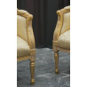 LOT 2 FAUTEUILS BERGÈRES 3PANS DE STYLE LOUIS XVI - OR blanc avec un tissu crème et or