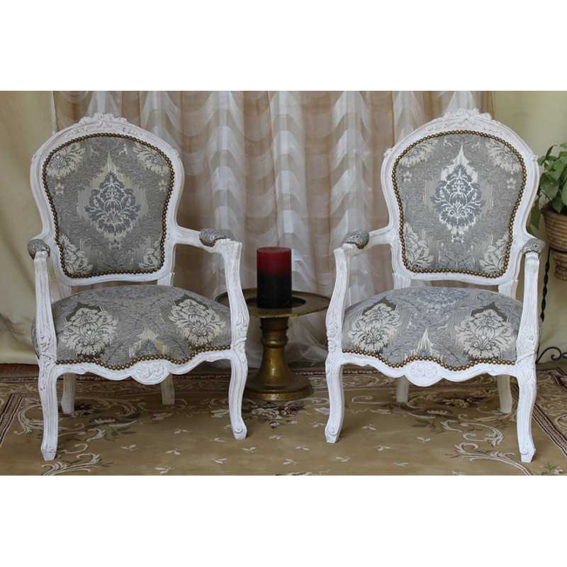 LOT 2 FAUTEUILS CABRIOLET DE STYLE LOUIS XV