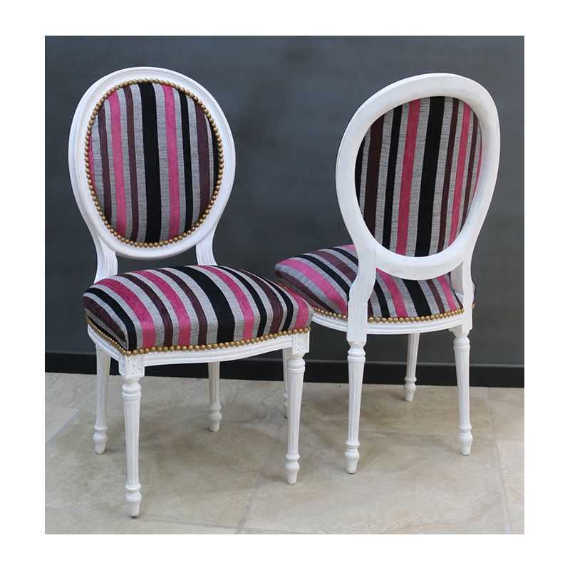 LOT 6 CHAISES MEDAILLON - Bois cérusé blanc - "PROMO -20%"Lot 6 chaises Médaillon en stock au prix de 199€ TTC unitaire au lieu de 249€ TTC. Fabrication en bois de hêtre 100 % massif. Garniture de tapissier avec sangles, crin et ressorts. Chaises très confortables, adaptées aux gabarits grands et/ou forts, avec une hauteur d’assise de 50 cm et une hauteur totale de 101 cm.