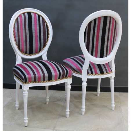 LOT 6 CHAISES MEDAILLON - Bois cérusé blanc - "PROMO -20%"Lot 6 chaises Médaillon en stock au prix de 199€ TTC unitaire au lieu de 249€ TTC. Fabrication en bois de hêtre 100 % massif. Garniture de tapissier avec sangles, crin et ressorts. Chaises très confortables, adaptées aux gabarits grands et/ou forts, avec une hauteur d’assise de 50 cm et une hauteur totale de 101 cm.