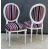 LOT 6 CHAISES MEDAILLON - Bois cérusé blanc - "PROMO -20%"Lot 6 chaises Médaillon en stock au prix de 199€ TTC unitaire au lieu de 249€ TTC. Fabrication en bois de hêtre 100 % massif. Garniture de tapissier avec sangles, crin et ressorts. Chaises très confortables, adaptées aux gabarits grands et/ou forts, avec une hauteur d’assise de 50 cm et une hauteur totale de 101 cm.