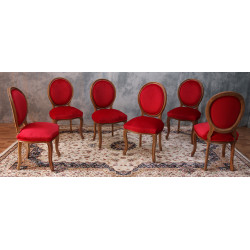LOT 6 CHAISES MEDAILLON - Bois chêne brossé - "PROMO -20%"Lot 6 chaises Médaillon en stock au prix de 199€ TTC unitaire au lieu de 249€ TTC. Fabrication en bois de hêtre 100 % massif. Garniture de tapissier avec sangles, crin et ressorts. Chaises très confortables, adaptées aux gabarits grands et/ou forts, avec une hauteur d’assise de 50 cm et une hauteur totale de 101 cm.