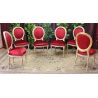 LOT 8 CHAISES MEDAILLON DONT 2 CHAISES AVEC ACCOUDOIRS - Bois feuille d'or riche et tissu motifs rouge et bordeaux