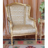 Salon 3 Pans Style Louis XVI avec un Canapé 3 places 175cm et 2 Fauteuils - Bois patine or et blanc et tissus crème et blanc