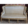 SALON 3 PANS DE STYLE LOUIS XVI - BOIS DORÉ ET BLANC - TISSUS CRÈME ET OR - 3 Places 175cm
