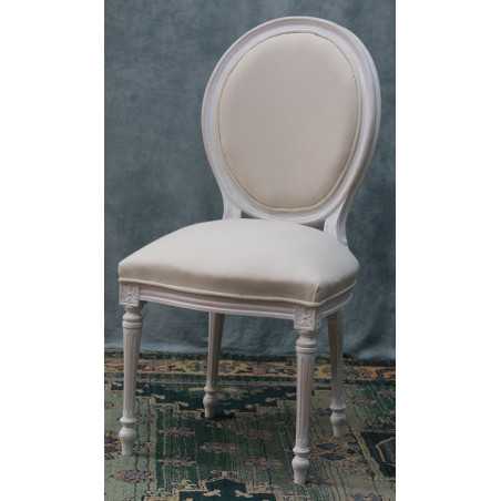 LOT 6 CHAISES MÉDAILLON - Cérusé blanc Lin Ivoire Galon Ivoire - "PROMO -20%"Lot 6 chaises Médaillon en stock au prix de 199€ TTC unitaire au lieu de 249€ TTC. Fabrication en bois de hêtre 100 % massif. Garniture de tapissier avec sangles, crin et ressorts. Chaises très confortables, adaptées aux gabarits grands et/ou forts, avec une hauteur d’assise de 50 cm et une hauteur totale de 101 cm.