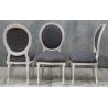 LOT 6 À 38 CHAISES MÉDAILLON EN STOCK - Bois cérusé blanc et tissu en Alcantara grisLot de 6 à 38 chaises Médaillon Louis XVI disponibles en stock au prix de 199€ l’unité au lieu de 249€, dans la limite des stocks disponibles.Ces chaises Médaillon sont fabriquées en hêtre 100% massif avec une finition bois cérusé blanc. La structure est renforcée pour une utilisation quotidienne ou intensive, aussi bien chez les particuliers que dans les restaurants, hôtels, cafés, salles de réception et autres établissements professionnels.L’assise et le dossier sont garnis d’un tissu Alcantara gris. La fabrication en bois massif, la structure renforcée et la garniture adaptée permettent un usage régulier et professionnel.Caractéristiques :− Style : Louis XVI / Chaise Médaillon− Structure : hêtre 100% massif− Fabrication : structure renforcée− Utilisation : particuliers et professionnels− Usage : quotidien ou intensif− Revêtement : tissu Alcantara gris− Finition du bois : cérusé blanc− Hauteur d’assise : 48/50 cm− Hauteur totale : 100/101 cm− Largeur : 48/50 cm− Minimum de commande : 6 chaises− Après épuisement du stock : disponible sur commande à 249€ l’unité