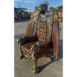 FAUTEUIL TRÔNE "AIGLE ROYAL" DE STYLE BAROQUE - ÉDITION LIMITÉELes Meubles DOBOIS vous propose cet imposant fauteuil trône de style baroque, fabriqué dans nos ateliers selon des méthodes traditionnelles.Structure en hêtre 100 % massif avec un important travail de sculpture réalisé à la main au ciseau à bois. Le dossier est dominé par une spectaculaire tête d’aigle entourée de grandes ailes sculptées. Finition travaillée en plusieurs tons : doré, argenté et cuivré, afin de faire ressortir chaque plume, relief et détail de la sculpture.Assise et dossier garnis de cuir marron, avec dossier capitonné pour renforcer l’aspect majestueux du fauteuil.Ce modèle peut également être fabriqué sur commande avec différents tissus, cuirs, simili cuirs, coloris et finitions de bois.Livraison assurée par nos soins, avec protection du fauteuil dans des couvertures et mousses de calage pendant le transport.