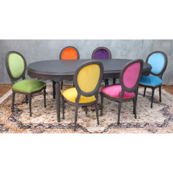 LOT 6 À 14 CHAISES MÉDAILLON MULTICOLORES EN STOCK - Bois laqué noirLOT 6 À 14 CHAISES MÉDAILLON MULTICOLORES - Bois laqué noirMulticolores = une couleur différente par chaise.Chaises Médaillon Louis XVI en hêtre 100% massif, robustes, spacieuses et confortables, adaptées aussi bien aux particuliers pour un usage quotidien qu’aux professionnels de la restauration pour une utilisation intensive.Finition du bois : laqué noir.Prix promotionnel sur stock : 199€ TTC l’unité, exclusivement sur les modèles actuellement en stock et jusqu’à épuisement des stocks.Prix sur commande : 249€ TTC l’unité.Minimum de commande : 6 chaises.Nous disposons en permanence d’environ 8 à 12 couleurs de velours moderne en stock. Près de 800 couleurs et références de tissus sont disponibles sur commande, avec différentes matières comme le simili cuir, le lin, le coton, etc.Le stock disponible immédiatement est exclusivement proposé en velours moderne.Les couleurs disponibles en stock sont visibles dans notre catalogue, rubrique « Velours moderne ». Pour les fabrications sur commande, consultez également toutes les autres rubriques de tissus et revêtements.Hauteur d’assise : 48/50 cmHauteur totale : 100/101 cmLargeur d’assise : 48/50 cm