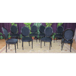 LOT 8 CHAISES MEDAILLON - Bois noir - Velours noir - PROMO STOCK -20%Lot de 6 chaises Médaillon en stock à seulement 199€ l’unité au lieu de 249€.Fabrication en hêtre 100 % massif, avec une finition bois noir verni. Il ne s’agit pas d’une finition laquée : le vernis offre une excellente résistance aux chocs, aux coups et à l’usage répété, ce qui rend ces chaises particulièrement adaptées à une utilisation professionnelle et intensive.Chaises spacieuses et très confortables, adaptées aux personnes grandes et/ou de forte corpulence.Hauteur d’assise : 50 cm Hauteur totale : 101 cmRevêtement en velours noir, doux et élégant, pour un ensemble sobre et facile à intégrer aussi bien dans un intérieur privé que dans un restaurant, hôtel ou établissement professionnel.