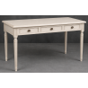 Bureau Style Louis XVI - Largeur 140cm - Profondeur 70cm - Bois Laqué blanc cassé legèrement céruséBureau Style Louis XVI sur commande avec un livraison sous 2 mois en moyenne.Pour les produits sur commande, la commande s’effectue par e-mail après réception et validation d’un devis. Lors de votre demande, merci de préciser le modèle souhaité, la teinte et la finition du bois, les dimensions désirées ainsi que les éventuelles options de personnalisation. Vous recevrez en retour un devis personnalisé, accompagné des instructions nécessaires pour passer votre commande ainsi que de notre RIB pour le règlement de l’acompte de 50%.La livraison est proposée au tarif unique de 349€ TTC dans toute la France continentale, quels que soient le nombre de meubles commandés, leur volume ou la distance à parcourir. Nous effectuons nous-mêmes la livraison de nos meubles, sans faire appel à un transporteur ni à un sous-traitant. Chaque bureau est soigneusement protégé dans notre véhicule à l’aide de couvertures épaisses et de mousses de calage afin de limiter les risques de chocs, de rayures ou de détérioration pendant le trajet.