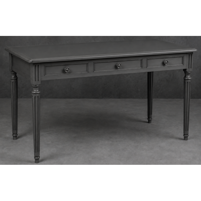 Bureau Style Louis XVI - Largeur 140cm - Profondeur 70cm - Bois Laqué gris foncéBureau Style Louis XVI sur commande avec un livraison sous 2 mois en moyenne.Pour les produits sur commande, la commande s’effectue par e-mail après réception et validation d’un devis. Lors de votre demande, merci de préciser le modèle souhaité, la teinte et la finition du bois, les dimensions désirées ainsi que les éventuelles options de personnalisation. Vous recevrez en retour un devis personnalisé, accompagné des instructions nécessaires pour passer votre commande ainsi que de notre RIB pour le règlement de l’acompte de 50%.La livraison est proposée au tarif unique de 349€ TTC dans toute la France continentale, quels que soient le nombre de meubles commandés, leur volume ou la distance à parcourir. Nous effectuons nous-mêmes la livraison de nos meubles, sans faire appel à un transporteur ni à un sous-traitant. Chaque bureau est soigneusement protégé dans notre véhicule à l’aide de couvertures épaisses et de mousses de calage afin de limiter les risques de chocs, de rayures ou de détérioration pendant le trajet.