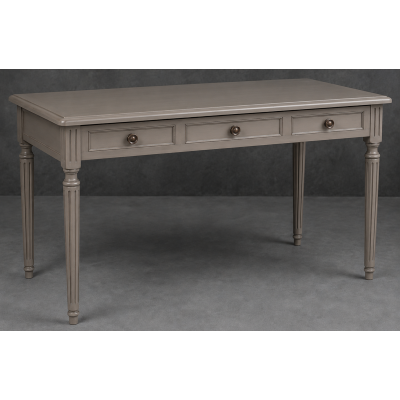 Bureau Style Louis XVI - Largeur 140cm - Profondeur 70cm - Bois laqué gris perleBureau Style Louis XVI sur commande avec un livraison sous 2 mois en moyenne.Pour les produits sur commande, la commande s’effectue par e-mail après réception et validation d’un devis. Lors de votre demande, merci de préciser le modèle souhaité, la teinte et la finition du bois, les dimensions désirées ainsi que les éventuelles options de personnalisation. Vous recevrez en retour un devis personnalisé, accompagné des instructions nécessaires pour passer votre commande ainsi que de notre RIB pour le règlement de l’acompte de 50%.La livraison est proposée au tarif unique de 349€ TTC dans toute la France continentale, quels que soient le nombre de meubles commandés, leur volume ou la distance à parcourir. Nous effectuons nous-mêmes la livraison de nos meubles, sans faire appel à un transporteur ni à un sous-traitant. Chaque bureau est soigneusement protégé dans notre véhicule à l’aide de couvertures épaisses et de mousses de calage afin de limiter les risques de chocs, de rayures ou de détérioration pendant le trajet.