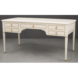 Bureau Style Louis XVI - Largeur 140cm - Profondeur 70cm - Bois laqué blancBureau Style Louis XVI sur commande avec un livraison sous 2 mois en moyenne.Pour les produits sur commande, la commande s’effectue par e-mail après réception et validation d’un devis. Lors de votre demande, merci de préciser le modèle souhaité, la teinte et la finition du bois, les dimensions désirées ainsi que les éventuelles options de personnalisation. Vous recevrez en retour un devis personnalisé, accompagné des instructions nécessaires pour passer votre commande ainsi que de notre RIB pour le règlement de l’acompte de 50%.La livraison est proposée au tarif unique de 349€ TTC dans toute la France continentale, quels que soient le nombre de meubles commandés, leur volume ou la distance à parcourir. Nous effectuons nous-mêmes la livraison de nos meubles, sans faire appel à un transporteur ni à un sous-traitant. Chaque bureau est soigneusement protégé dans notre véhicule à l’aide de couvertures épaisses et de mousses de calage afin de limiter les risques de chocs, de rayures ou de détérioration pendant le trajet.