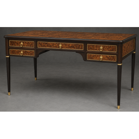 Bureau Style Louis XVI - Largeur 140cm - Profondeur 70cm - Bois en marqueterieBureau Style Louis XVI sur commande avec un livraison sous 2 mois en moyenne.Pour les produits sur commande, la commande s’effectue par e-mail après réception et validation d’un devis. Lors de votre demande, merci de préciser le modèle souhaité, la teinte et la finition du bois, les dimensions désirées ainsi que les éventuelles options de personnalisation. Vous recevrez en retour un devis personnalisé, accompagné des instructions nécessaires pour passer votre commande ainsi que de notre RIB pour le règlement de l’acompte de 50%.La livraison est proposée au tarif unique de 349€ TTC dans toute la France continentale, quels que soient le nombre de meubles commandés, leur volume ou la distance à parcourir. Nous effectuons nous-mêmes la livraison de nos meubles, sans faire appel à un transporteur ni à un sous-traitant. Chaque bureau est soigneusement protégé dans notre véhicule à l’aide de couvertures épaisses et de mousses de calage afin de limiter les risques de chocs, de rayures ou de détérioration pendant le trajet.