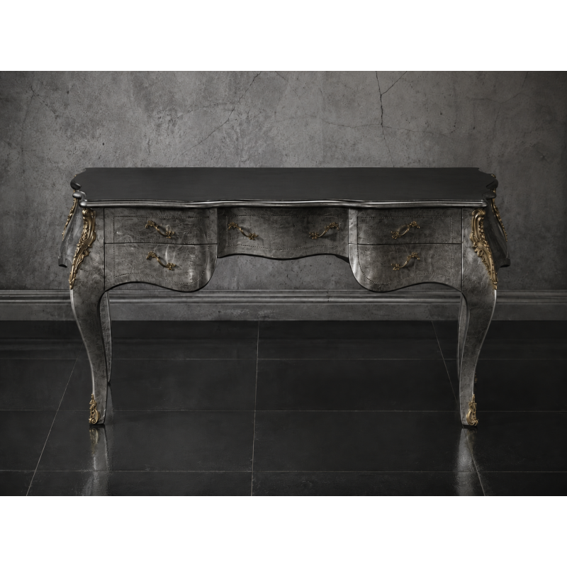Bureau Style Louis XV - Largeur 140cm - Profondeur 70cm - Bois Argent et plateau laqué grisBureau Style Louis XV sur commande avec un livraison sous 2 mois en moyenne.Pour les produits sur commande, la commande s’effectue par e-mail après réception et validation d’un devis. Lors de votre demande, merci de préciser le modèle souhaité, la teinte et la finition du bois, les dimensions désirées ainsi que les éventuelles options de personnalisation. Vous recevrez en retour un devis personnalisé, accompagné des instructions nécessaires pour passer votre commande ainsi que de notre RIB pour le règlement de l’acompte de 50%.La livraison est proposée au tarif unique de 349€ TTC dans toute la France continentale, quels que soient le nombre de meubles commandés, leur volume ou la distance à parcourir. Nous effectuons nous-mêmes la livraison de nos meubles, sans faire appel à un transporteur ni à un sous-traitant. Chaque bureau est soigneusement protégé dans notre véhicule à l’aide de couvertures épaisses et de mousses de calage afin de limiter les risques de chocs, de rayures ou de détérioration pendant le trajet.