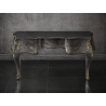 Bureau Style Louis XV - Largeur 140cm - Profondeur 70cm - Bois Argent et plateau laqué grisBureau Style Louis XV sur commande avec un livraison sous 2 mois en moyenne.Pour les produits sur commande, la commande s’effectue par e-mail après réception et validation d’un devis. Lors de votre demande, merci de préciser le modèle souhaité, la teinte et la finition du bois, les dimensions désirées ainsi que les éventuelles options de personnalisation. Vous recevrez en retour un devis personnalisé, accompagné des instructions nécessaires pour passer votre commande ainsi que de notre RIB pour le règlement de l’acompte de 50%.La livraison est proposée au tarif unique de 349€ TTC dans toute la France continentale, quels que soient le nombre de meubles commandés, leur volume ou la distance à parcourir. Nous effectuons nous-mêmes la livraison de nos meubles, sans faire appel à un transporteur ni à un sous-traitant. Chaque bureau est soigneusement protégé dans notre véhicule à l’aide de couvertures épaisses et de mousses de calage afin de limiter les risques de chocs, de rayures ou de détérioration pendant le trajet.