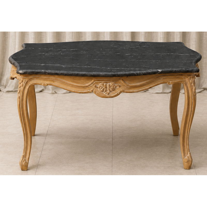 TABLE BASSE DE SALON DE STYLE LOUIS XV - L90cm - Bois Or Blanc - Marbre NoirLes MEUBLES DOBOIS vous propose cette élégante TABLE BASSE DE STYLE LOUIS XV en bois de hêtre massif.La finition est composée d’une patine traditionnelle à base de feuille d’or, appliquée sur une assiette rougeâtre, puis légèrement patinée et blanchie afin de lui donner un aspect ancien et authentique.Plateau Marbre noir.PRIX PROMO : 249€ TTC au lieu de 449€ TTC, sous condition de l’achat simultané d’un canapé, sur une même commande et avec une livraison unique.