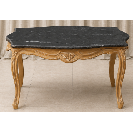 TABLE BASSE DE SALON DE STYLE LOUIS XV - L90cm - Bois Or Blanc - Marbre NoirLes MEUBLES DOBOIS vous propose cette élégante TABLE BASSE DE STYLE LOUIS XV en bois de hêtre massif.La finition est composée d’une patine traditionnelle à base de feuille d’or, appliquée sur une assiette rougeâtre, puis légèrement patinée et blanchie afin de lui donner un aspect ancien et authentique.Plateau Marbre noir.PRIX PROMO : 249€ TTC au lieu de 449€ TTC, sous condition de l’achat simultané d’un canapé, sur une même commande et avec une livraison unique.