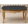 TABLE BASSE DE SALON DE STYLE LOUIS XV - L90cm - Bois Or Blanc - Marbre NoirLes MEUBLES DOBOIS vous propose cette élégante TABLE BASSE DE STYLE LOUIS XV en bois de hêtre massif.La finition est composée d’une patine traditionnelle à base de feuille d’or, appliquée sur une assiette rougeâtre, puis légèrement patinée et blanchie afin de lui donner un aspect ancien et authentique.Plateau Marbre noir.PRIX PROMO : 249€ TTC au lieu de 449€ TTC, sous condition de l’achat simultané d’un canapé, sur une même commande et avec une livraison unique.