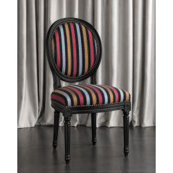 LOT DE 6 CHAISES MEDAILLON "PRIX PROMO -20% !"Lot 6 chaises Médaillon en stock au prix de 199€ TTC unitaire au lieu de 249€ TTC. Fabrication en bois de hêtre 100 % massif. Garniture de tapissier avec sangles, crin et ressorts. Chaises très confortables, adaptées aux gabarits grands et/ou forts, avec une hauteur d’assise de 50 cm et une hauteur totale de 101 cm.