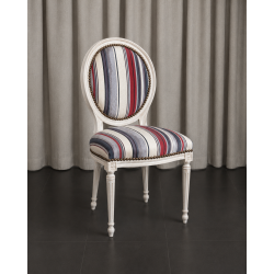 LOT 6 CHAISES MEDAILLON - "PROMO -20%"Lot 6 chaises Médaillon en stock au prix de 199€ TTC unitaire au lieu de 249€ TTC. Fabrication en bois de hêtre 100 % massif. Garniture de tapissier avec sangles, crin et ressorts. Chaises très confortables, adaptées aux gabarits grands et/ou forts, avec une hauteur d’assise de 50 cm et une hauteur totale de 101 cm.