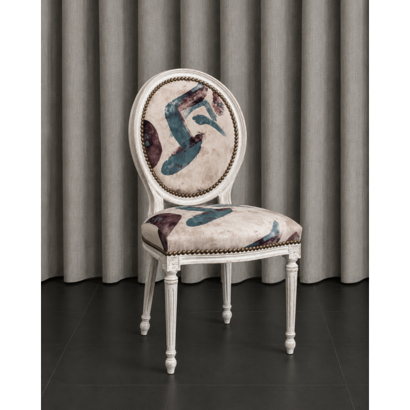 LOT 6 CHAISES MEDAILLON - "PROMO -20%"Lot 6 chaises Médaillon en stock au prix de 199€ TTC unitaire au lieu de 249€ TTC. Fabrication en bois de hêtre 100 % massif. Garniture de tapissier avec sangles, crin et ressorts. Chaises très confortables, adaptées aux gabarits grands et/ou forts, avec une hauteur d’assise de 50 cm et une hauteur totale de 101 cm.