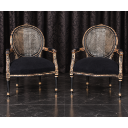FAUTEUIL MÉDAILLON DOSSIER CANNÉ - Bois vernis noir poncé brut - Cannage - Assise Coton noirLes Meubles DOBOIS vous propose ce magnifique fauteuil Médaillon de style Louis XVI, disponible en stock et fabriquée dans nos ateliers selon des méthodes traditionnelles.Structure en hêtre 100% massif avec une finition vernis noir et poncé à la main sur les reliefs pour faire apparaître le bois brut en dessous. Garniture traditionnelle avec ressorts, crin et sangles, pour une assise confortable et durable.Ce modèle peut également être fabriqué sur commande avec un large choix de tissus : velours, lin, coton, simili cuir, cuir, ainsi que différentes finitions de bois.Livraison assurée par nos soins, avec protection individuelle des fauteuils dans des couvertures et mousses de calage pendant le transport.