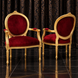 LOT 2 FAUTEUILS MÉDAILLON - Feuille d'or et velours bordeauxLes Meubles DOBOIS vous propose cette magnifique paire de fauteuils Médaillon de style Louis XVI, fabriquée dans nos ateliers selon des méthodes traditionnelles.Structure en hêtre 100% massif avec finition bois doré à la feuille. Assise et dossier recouverts d’un élégant velours bordeaux, pour un rendu raffiné et décoratif.Ces fauteuils conviennent aussi bien à un salon, une chambre, un bureau ou un espace de réception.Ce modèle peut également être fabriqué sur commande avec un large choix de tissus, velours, lin, coton, simili cuir, cuir ainsi que différentes finitions de bois.Livraison assurée par nos soins, avec protection individuelle des fauteuils dans des couvertures et mousses de calage pendant le transport.